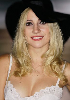 Pixie_Lott_2014_(cropped) - Photo - Walterlan Papetti